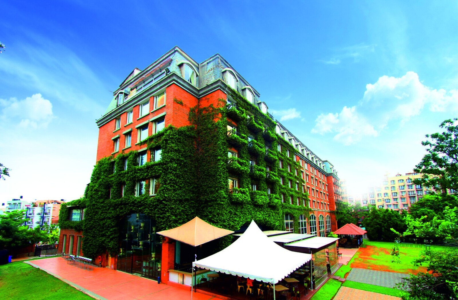 Exterior of Hotel Royal Orchid Bangalore