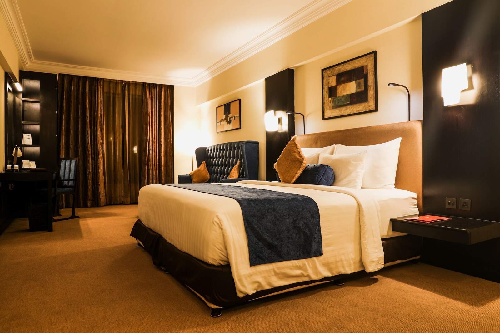 Bedroom at Sterlings Mac Hotel